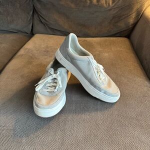 Kizik Light Gray Casual Sneakers - Prague Mens 11 - Womens 12.5